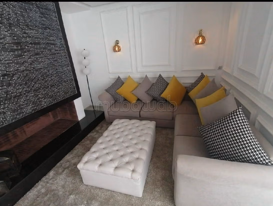 Appartementen om te huren. Oppervlakte 156 m². Open haard. 