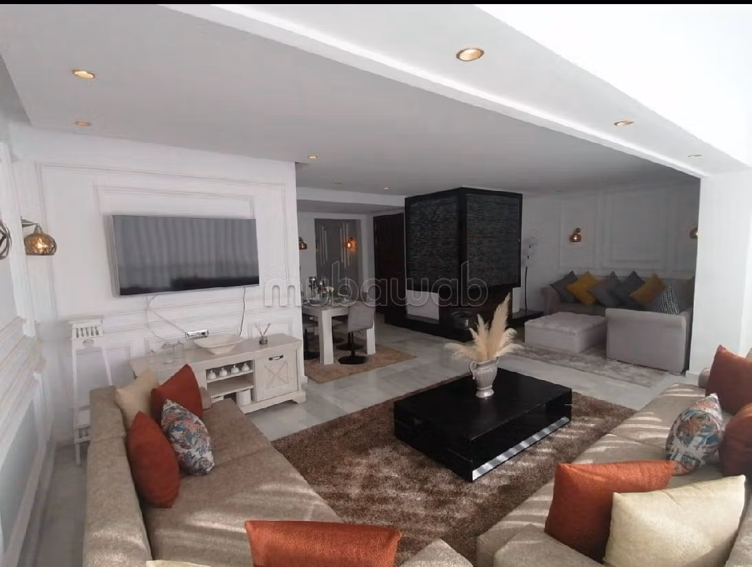 Appartementen om te huren. Oppervlakte 156 m². Open haard. 