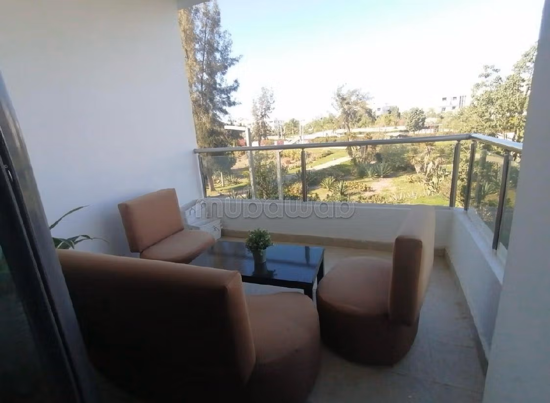 Appartementen om te huren. Oppervlakte 156 m². Open haard. 