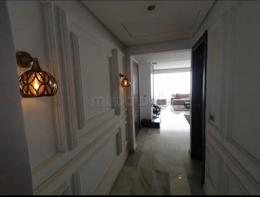 Appartementen om te huren. Oppervlakte 156 m². Open haard. 