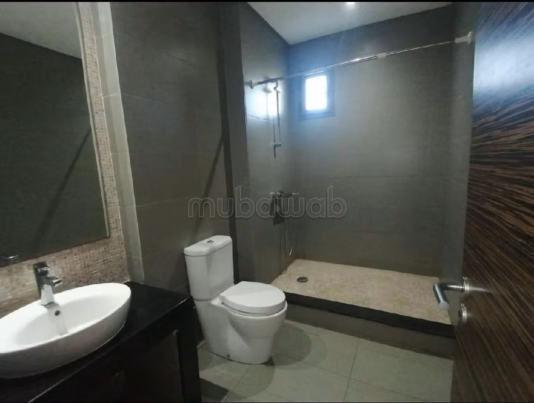 Appartementen om te huren. Oppervlakte 156 m². Open haard. 