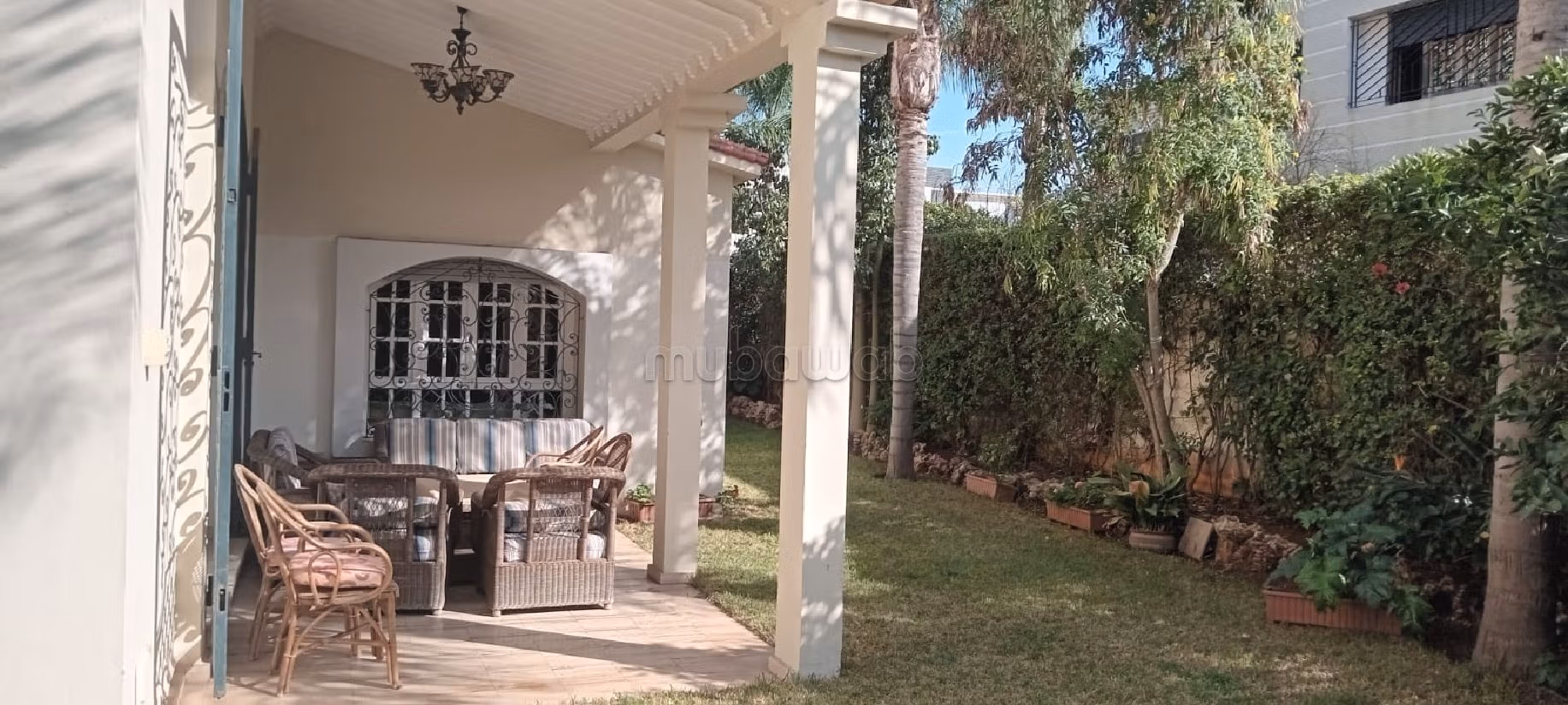 Villa de lujo en venta en Mandarona. 4 bonitas habitaciones. Espacio verde, balcón. 