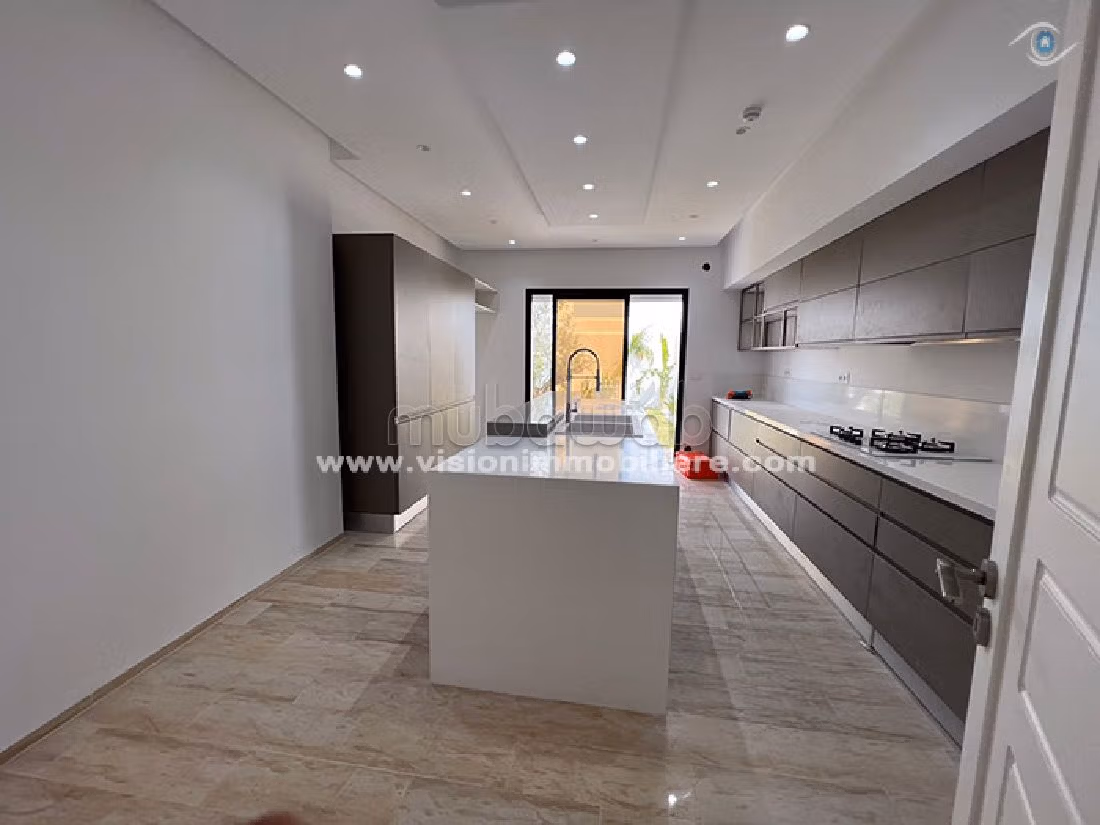 Eccezionale villa in vendita a Hammamet Sud. 4 belle camere da letto. Giardino, terrazzo. 