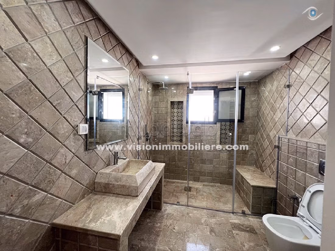 Eccezionale villa in vendita a Hammamet Sud. 4 belle camere da letto. Giardino, terrazzo. 