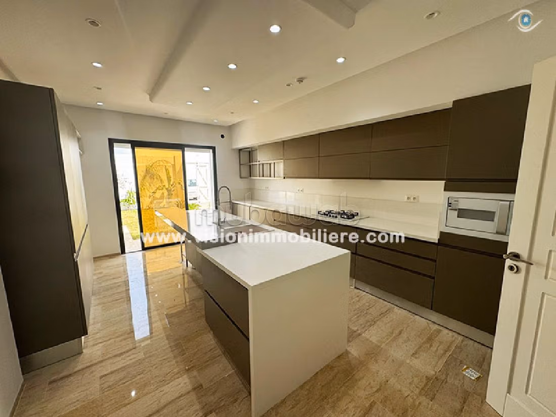 Eccezionale villa in vendita a Hammamet Sud. 4 belle camere da letto. Giardino, terrazzo. 