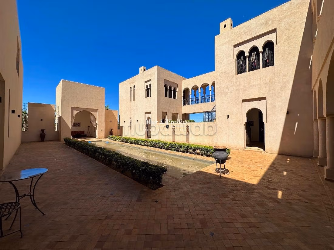 Se vende villa de lujo. 6 habitaciones