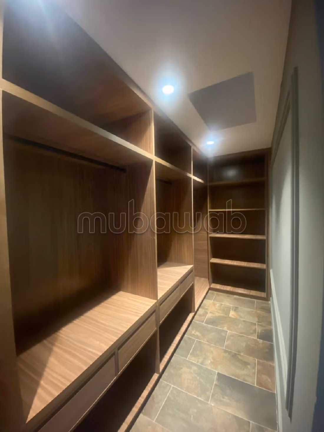 Te huur: villa's en luxe woningen in Riyad. Oppervlakte 200 m². Beveiligingssysteem en satellietschotel. 