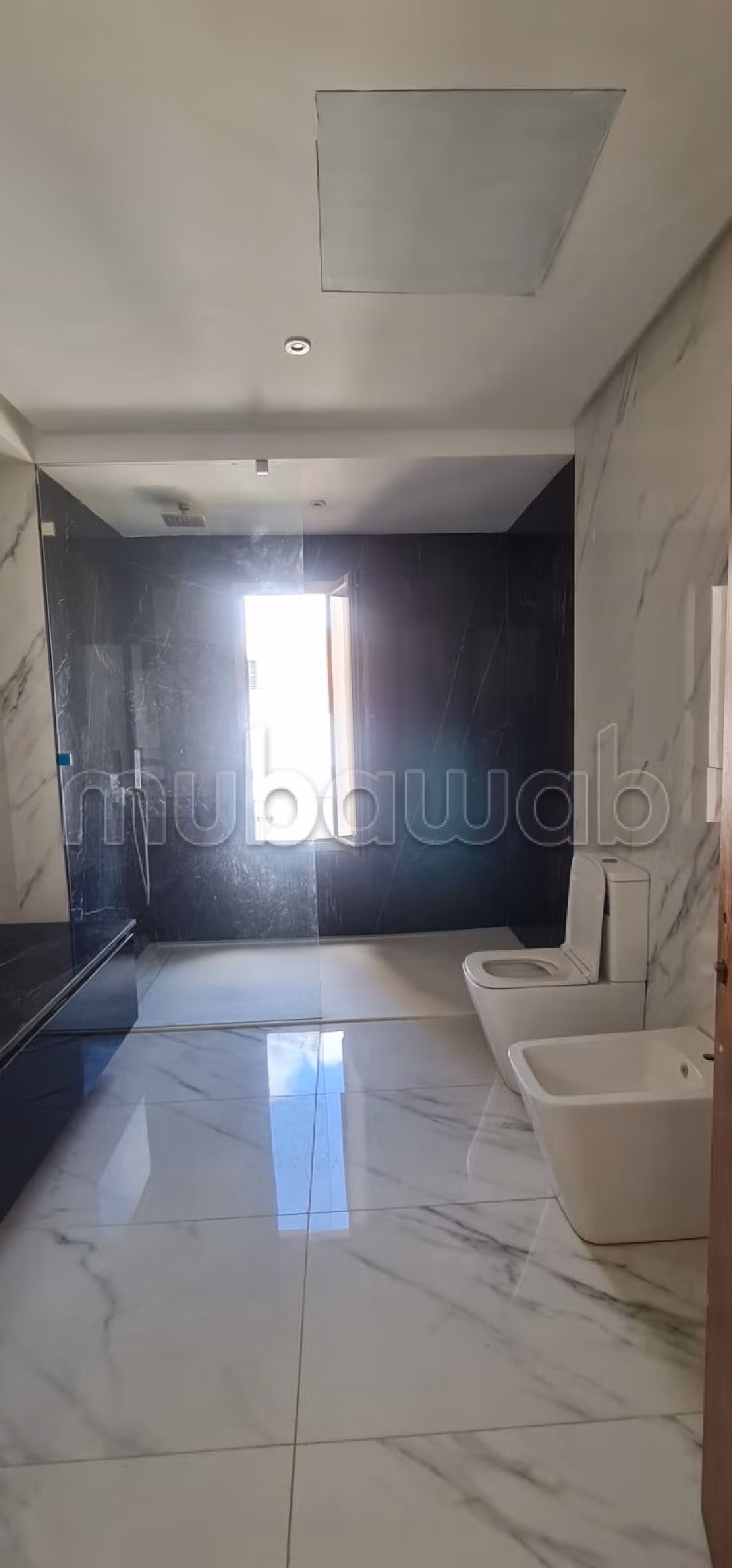 Nu huren: villa's en luxe woningen in Souissi. 7 Ruimtes. Traditionele woonkamer en verstevigde deur. 