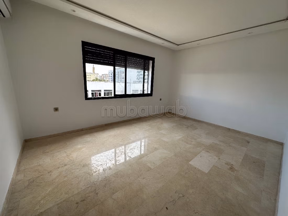 Apartment for rent in Hermitage. 3 rooms. With garage and lift. 