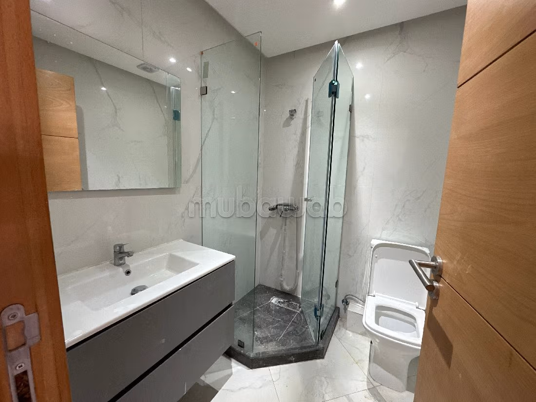 Apartment for rent in Hermitage. 3 rooms. With garage and lift. 