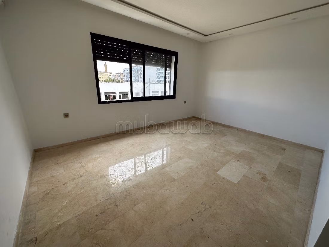 Apartment for rent in Hermitage. 3 rooms. With garage and lift. 