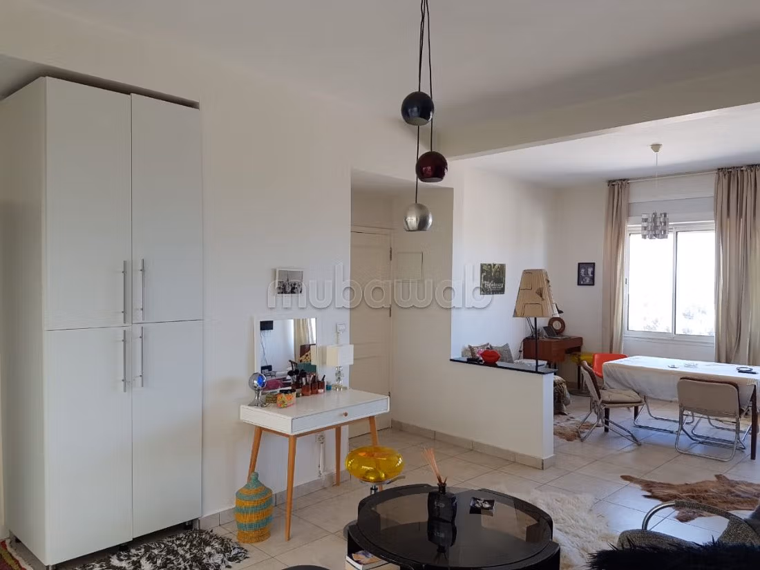 Encuentra un piso en alquiler en Centre ville. 7 habitaciones confortables. Armarios