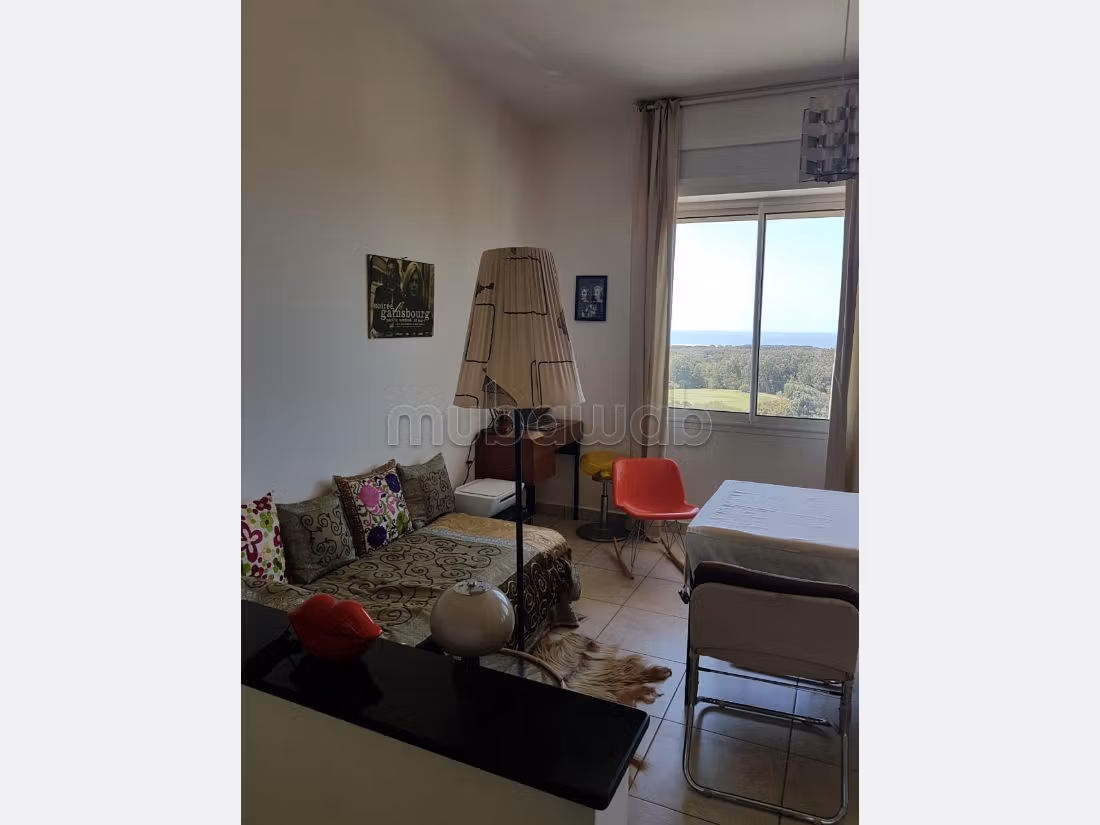 Encuentra un piso en alquiler en Centre ville. 7 habitaciones confortables. Armarios