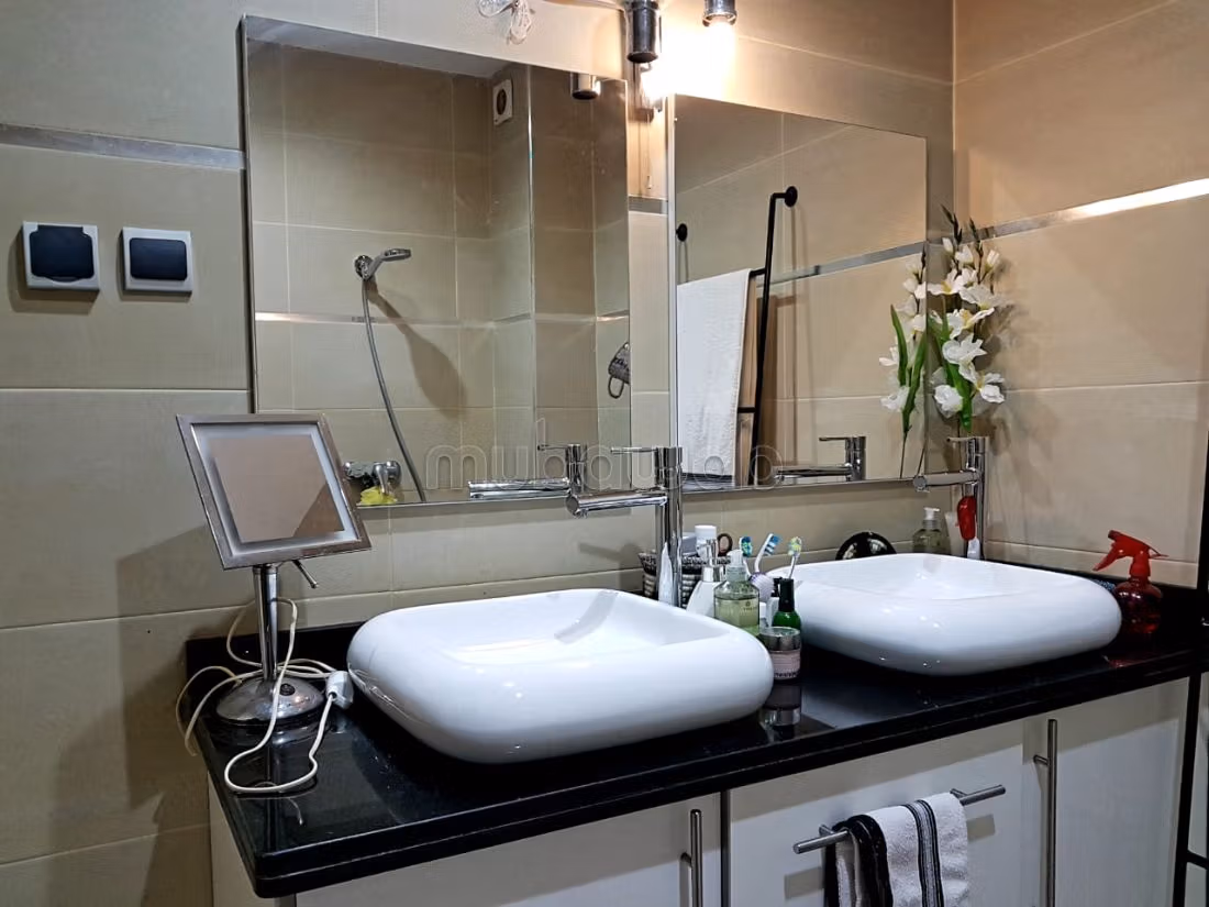 Encuentra un piso en alquiler en Centre ville. 7 habitaciones confortables. Armarios