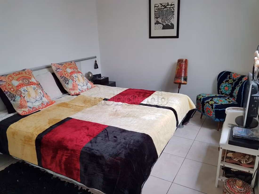 Encuentra un piso en alquiler en Centre ville. 7 habitaciones confortables. Armarios