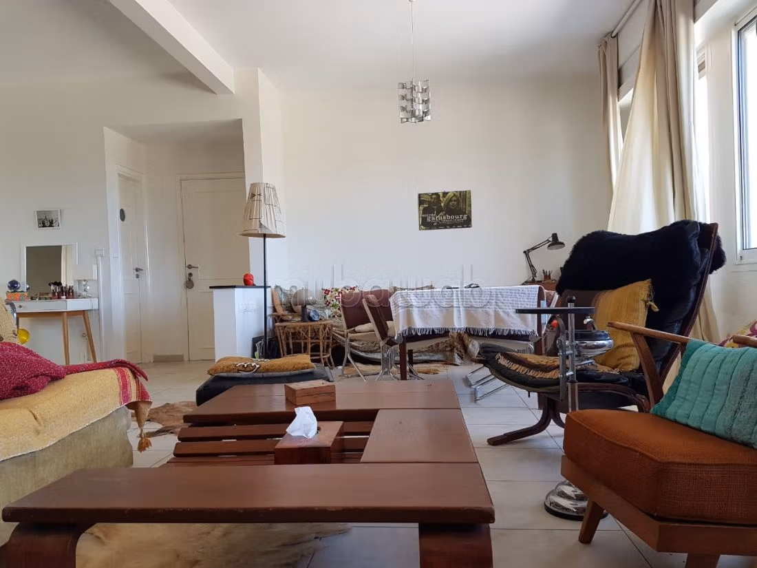 Encuentra un piso en alquiler en Centre ville. 7 habitaciones confortables. Armarios