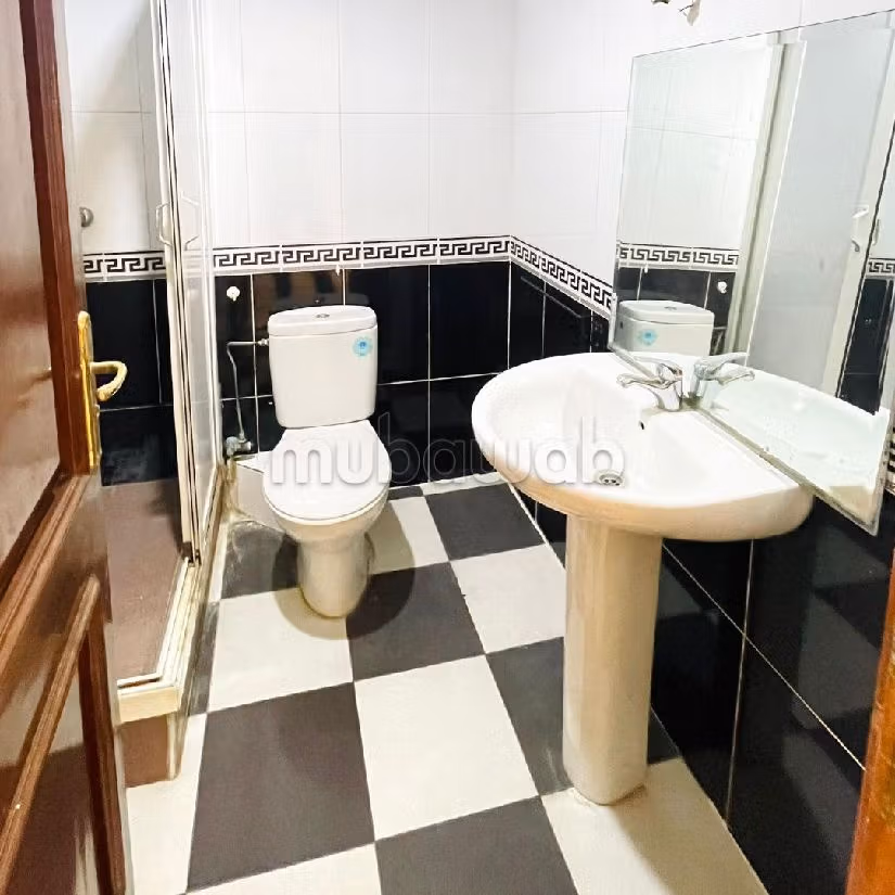 Piso en venta en Les princesses. 3 dormitorios. Conserje y aire condicionado. 