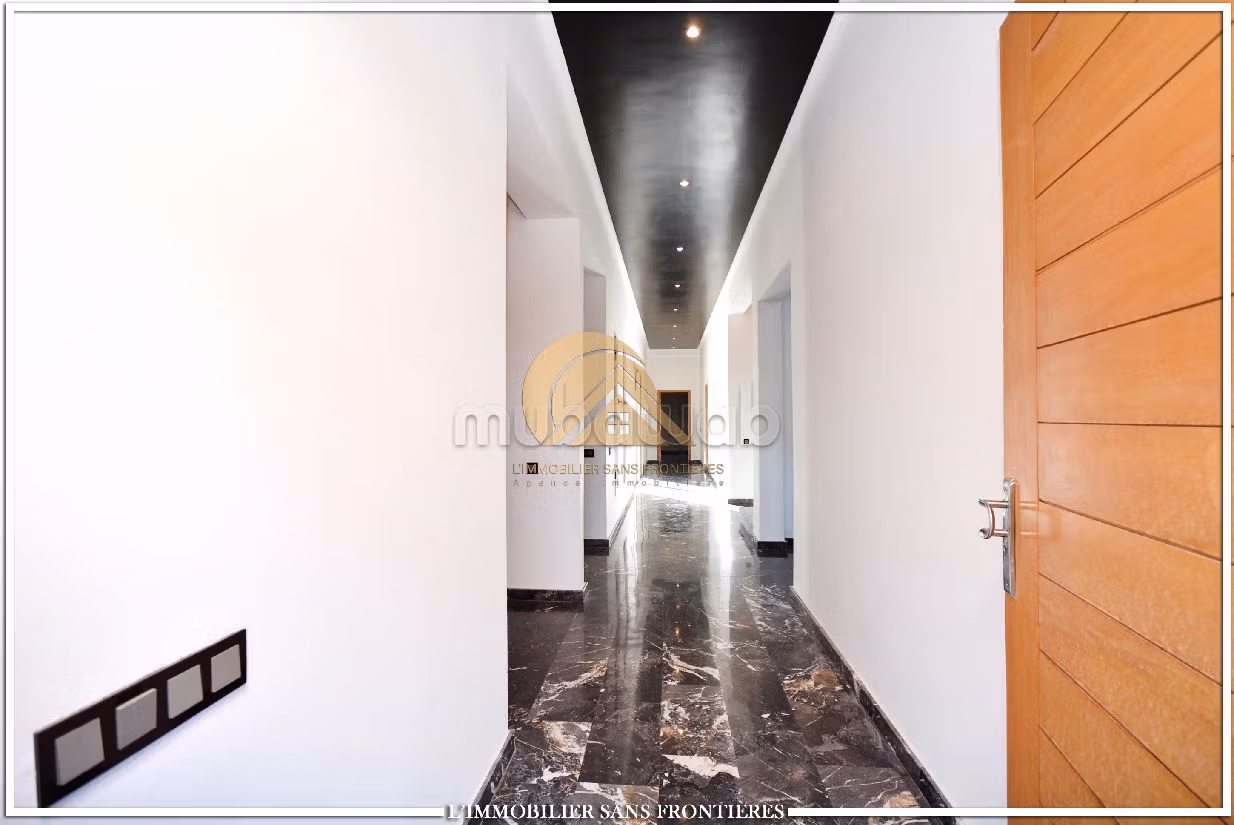 Magnífica villa en venta en Route de Fez. 5 hermosas habitaciones. Jardín y terraza