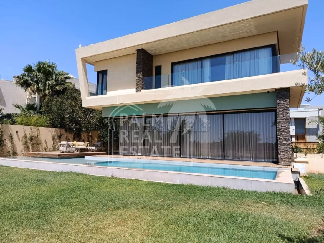 Villa moderne front de golf à vendre