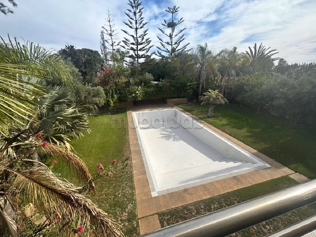 Fabulous villa for rent in Souissi. 7 comfortable rooms. Secured door, Secured neighbourhood.