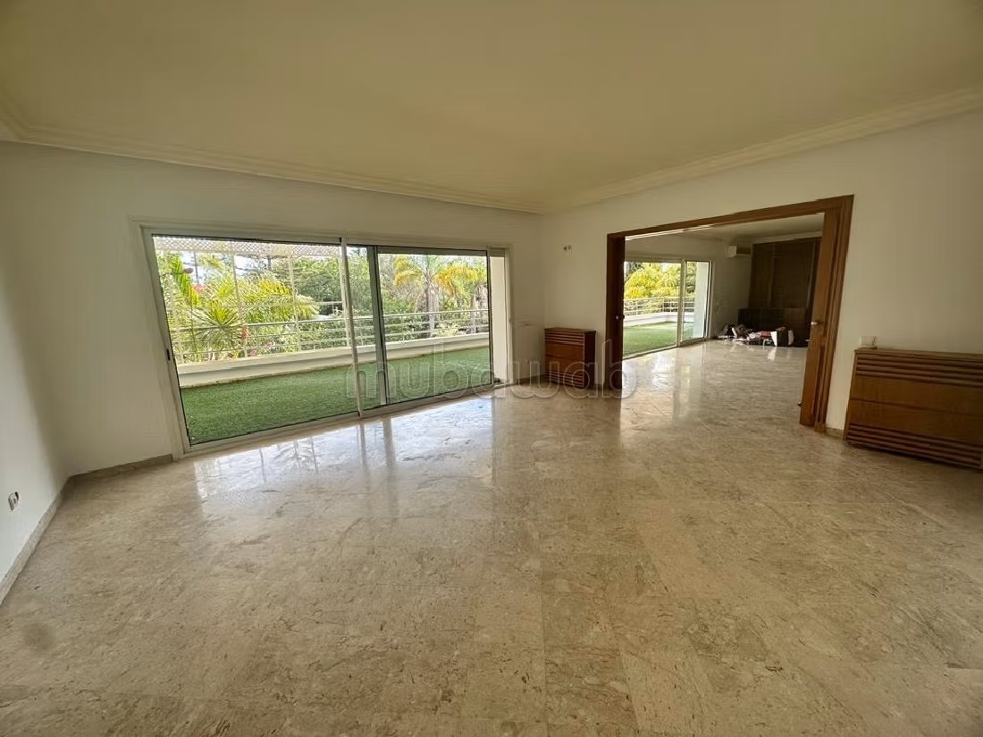 Fabulous villa for rent in Souissi. 7 comfortable rooms. Secured door, Secured neighbourhood.