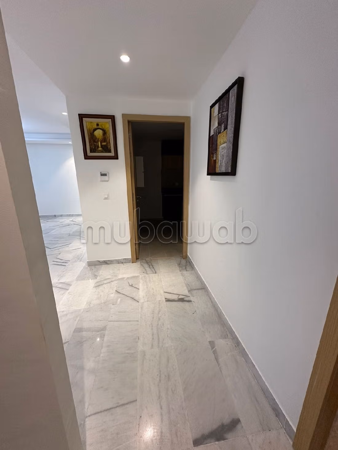 شقة للكراء ببوسكورة. 2 غرف ممتازة. موقف السيارات وشرفة. 