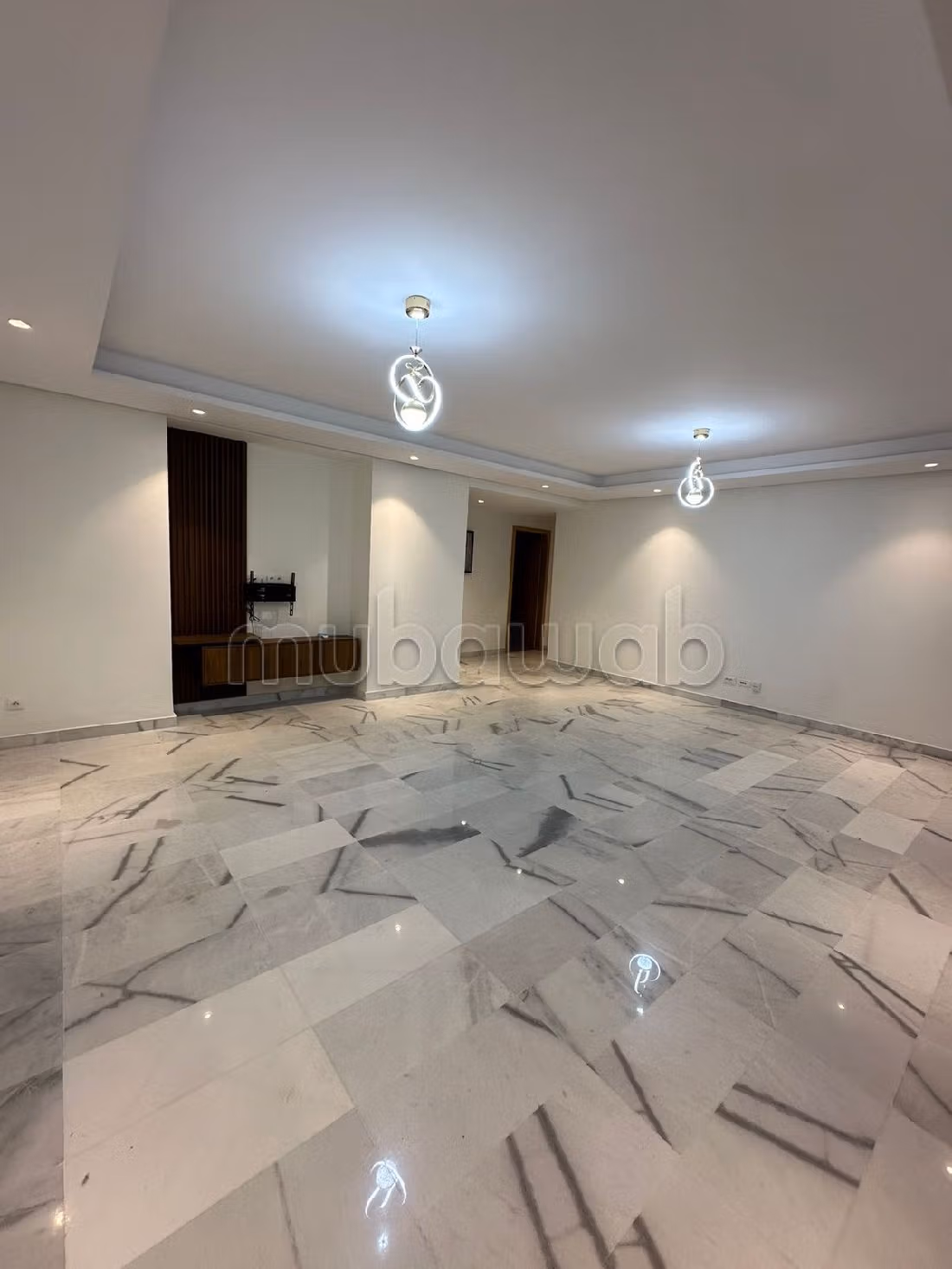 شقة للكراء ببوسكورة. 2 غرف ممتازة. موقف السيارات وشرفة. 