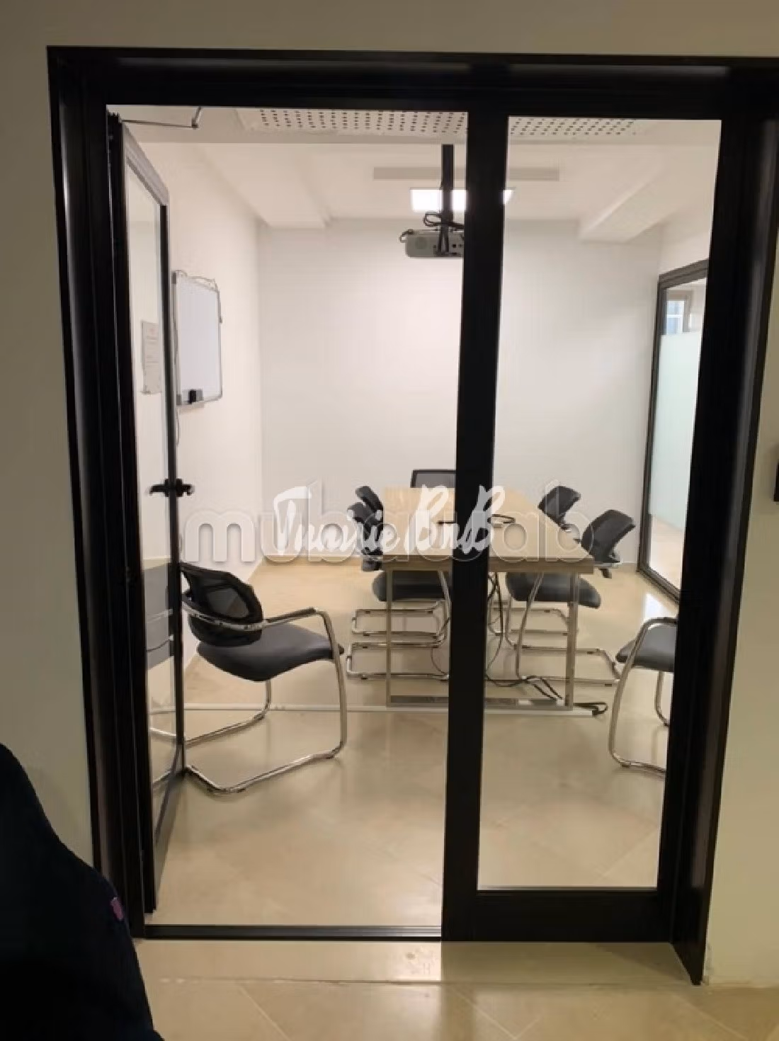 A louer un open space de 350 m² au lac 2