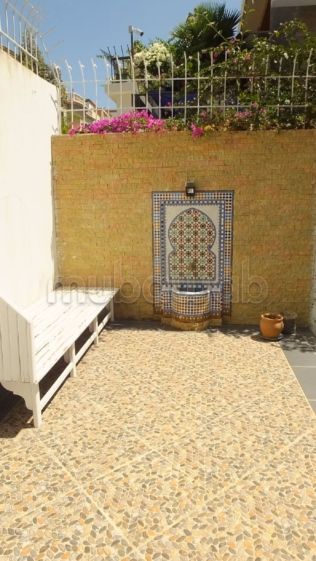 Beautiful apartment for sale in Californie. 11 comfortable rooms. Garden and terrace. 