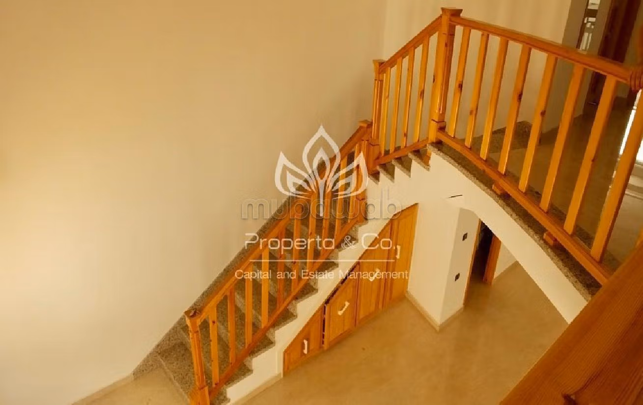 Beautiful apartment for sale in Californie. 11 comfortable rooms. Garden and terrace. 