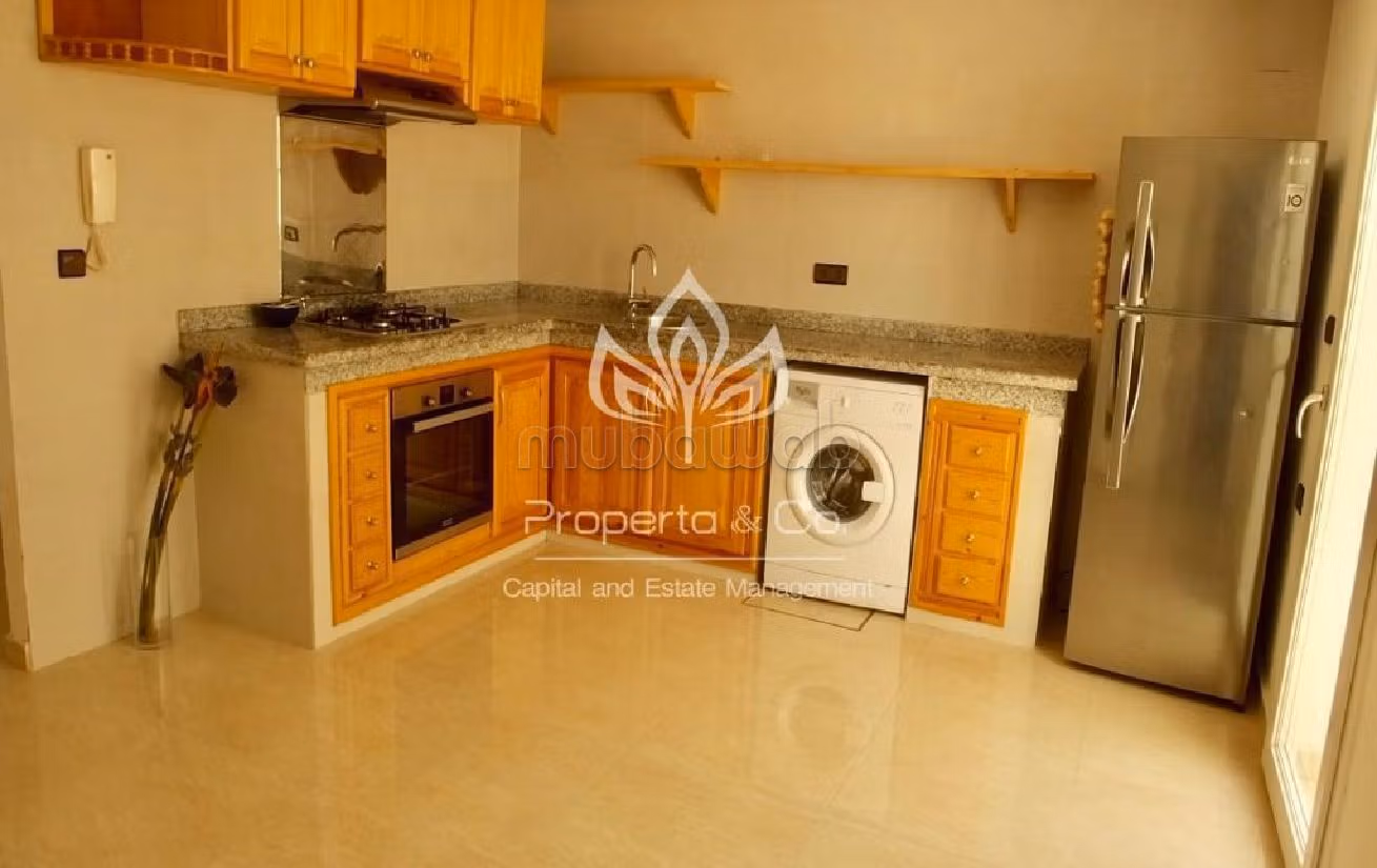 Beautiful apartment for sale in Californie. 11 comfortable rooms. Garden and terrace. 