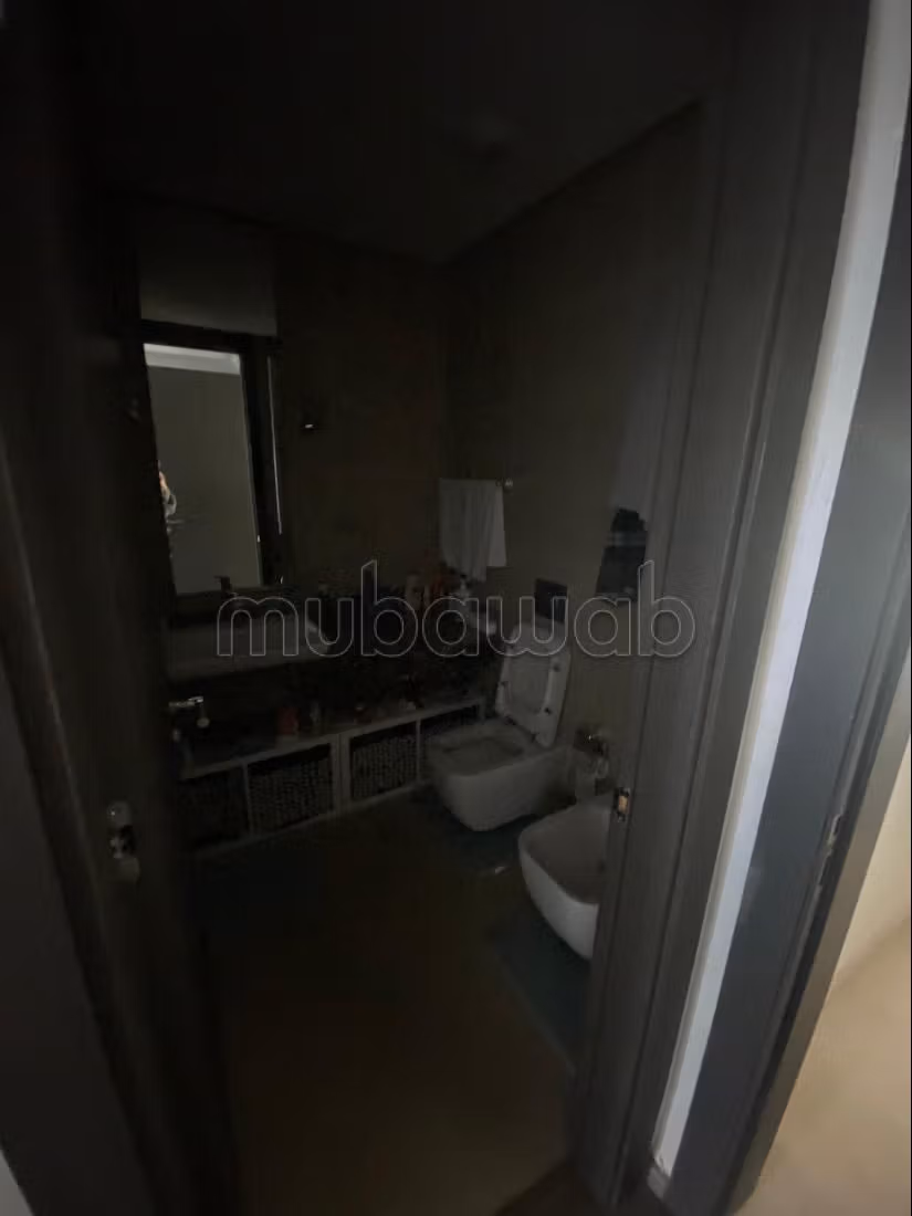 Se vende piso en Ain Diab Extension. Área total 229 m². Jardín privado.