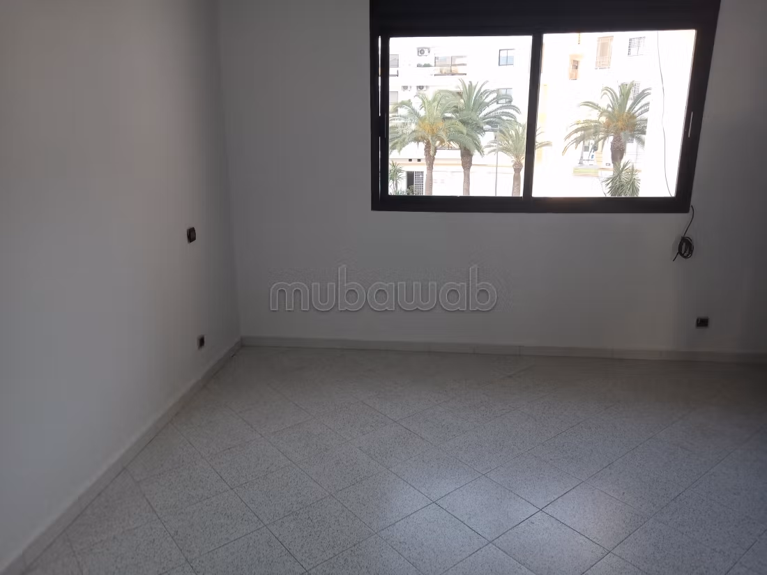 Bel appartement à louer situé à Hay riad Rabat — 4
