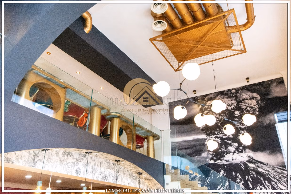 Offices & shops for sale in Guéliz. Area 108 m². Secured 24/7