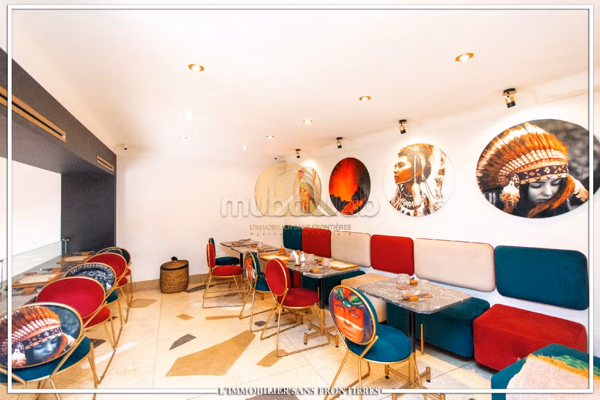 Offices & shops for sale in Guéliz. Area 108 m². Secured 24/7