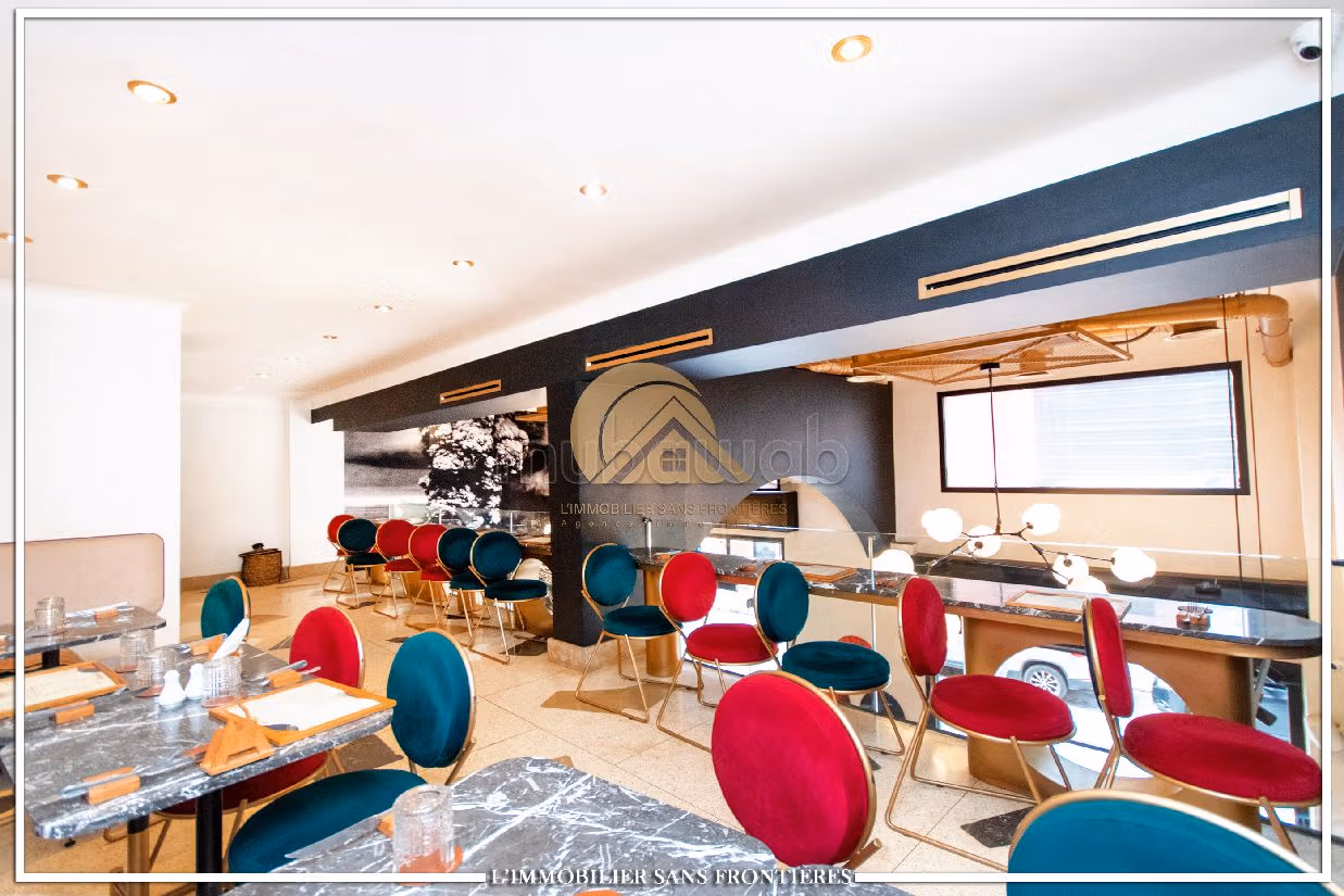 Offices & shops for sale in Guéliz. Area 108 m². Secured 24/7