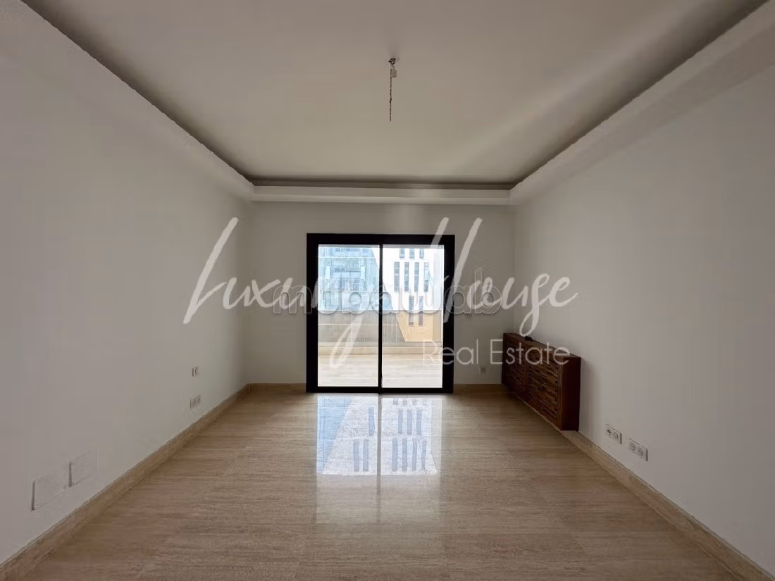 Bellissimo appartamento in affitto. Superficie 340 m². Lavatrice. 