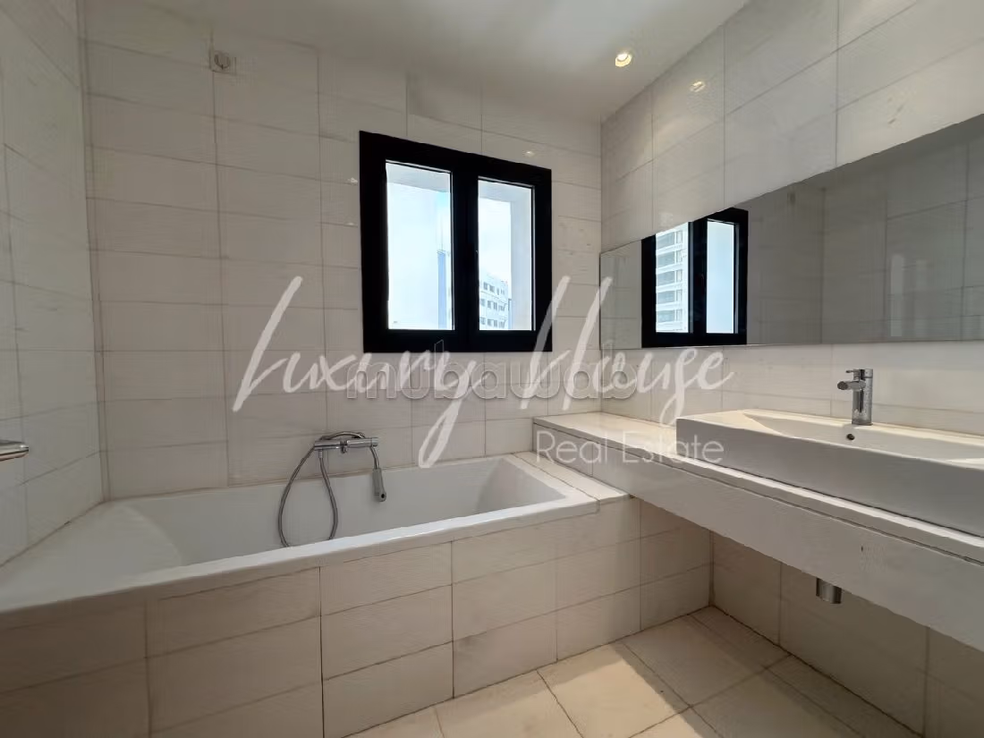 Bellissimo appartamento in affitto. Superficie 340 m². Lavatrice. 