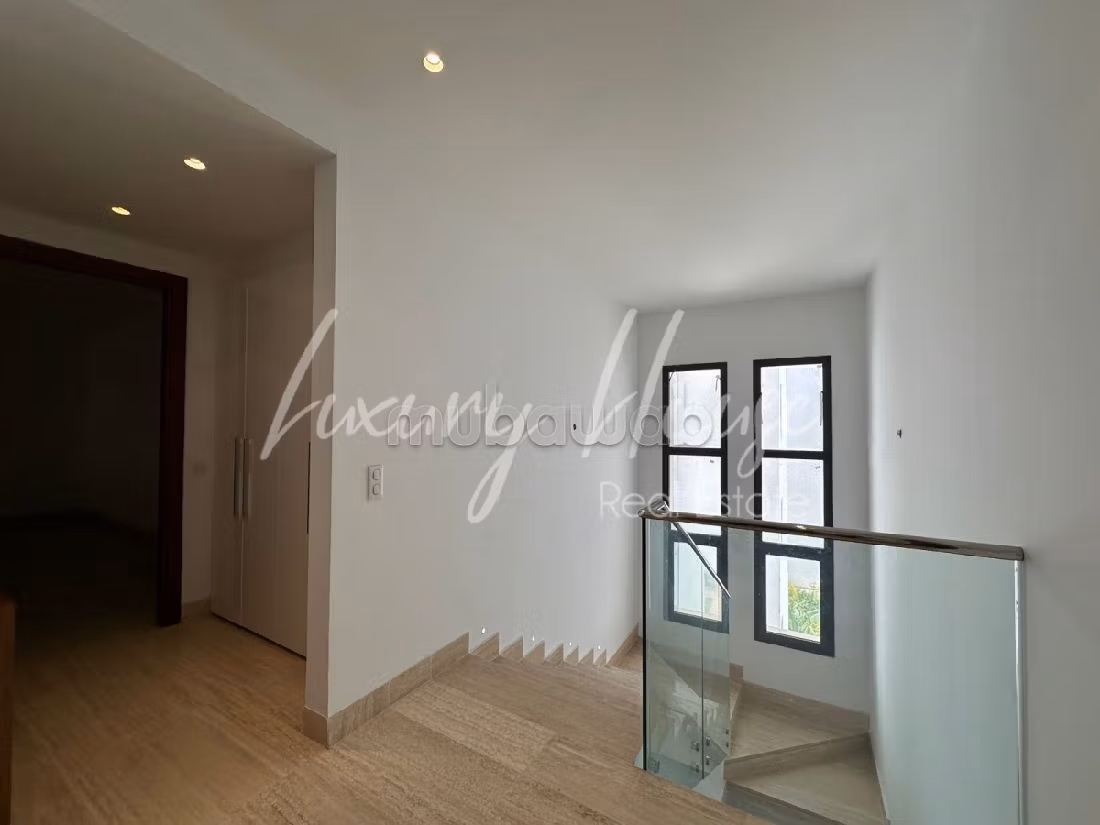 Bellissimo appartamento in affitto. Superficie 340 m². Lavatrice. 