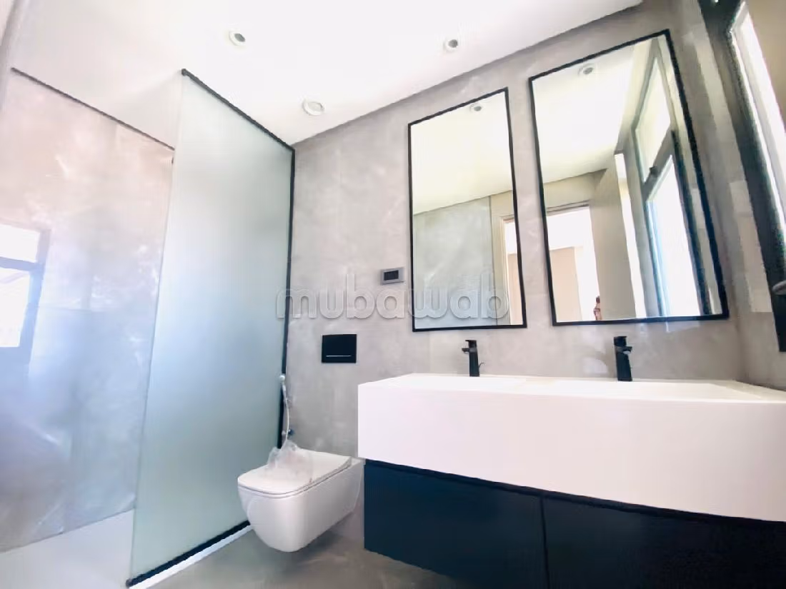 Find an apartment for rent in Casablanca Finance City. 4 large living areas. With garage and lift.