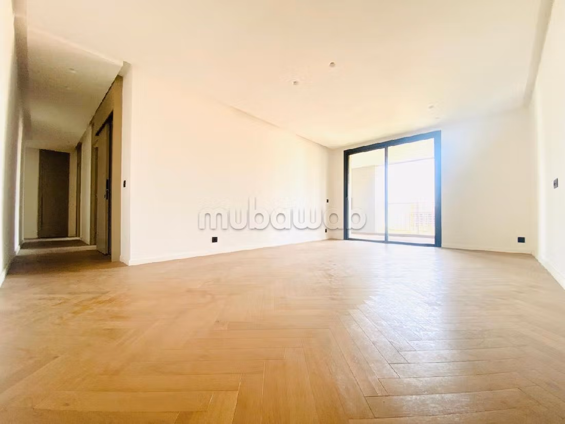 Find an apartment for rent in Casablanca Finance City. 4 large living areas. With garage and lift.