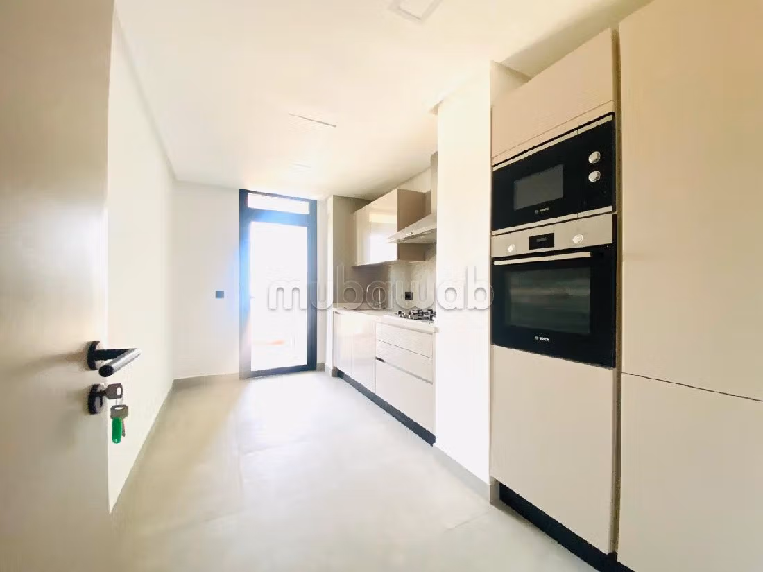 Find an apartment for rent in Casablanca Finance City. 4 large living areas. With garage and lift.