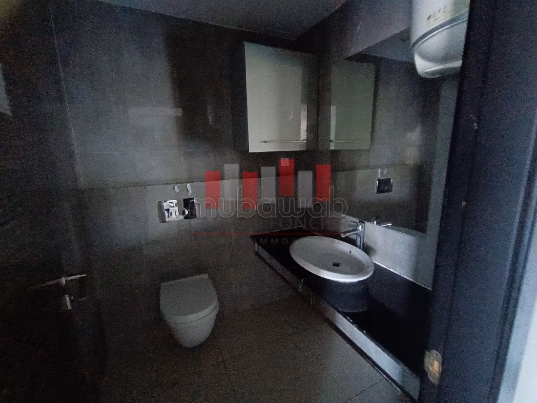 Offices for rent in Ain Diab. Area of 96 m². Garage