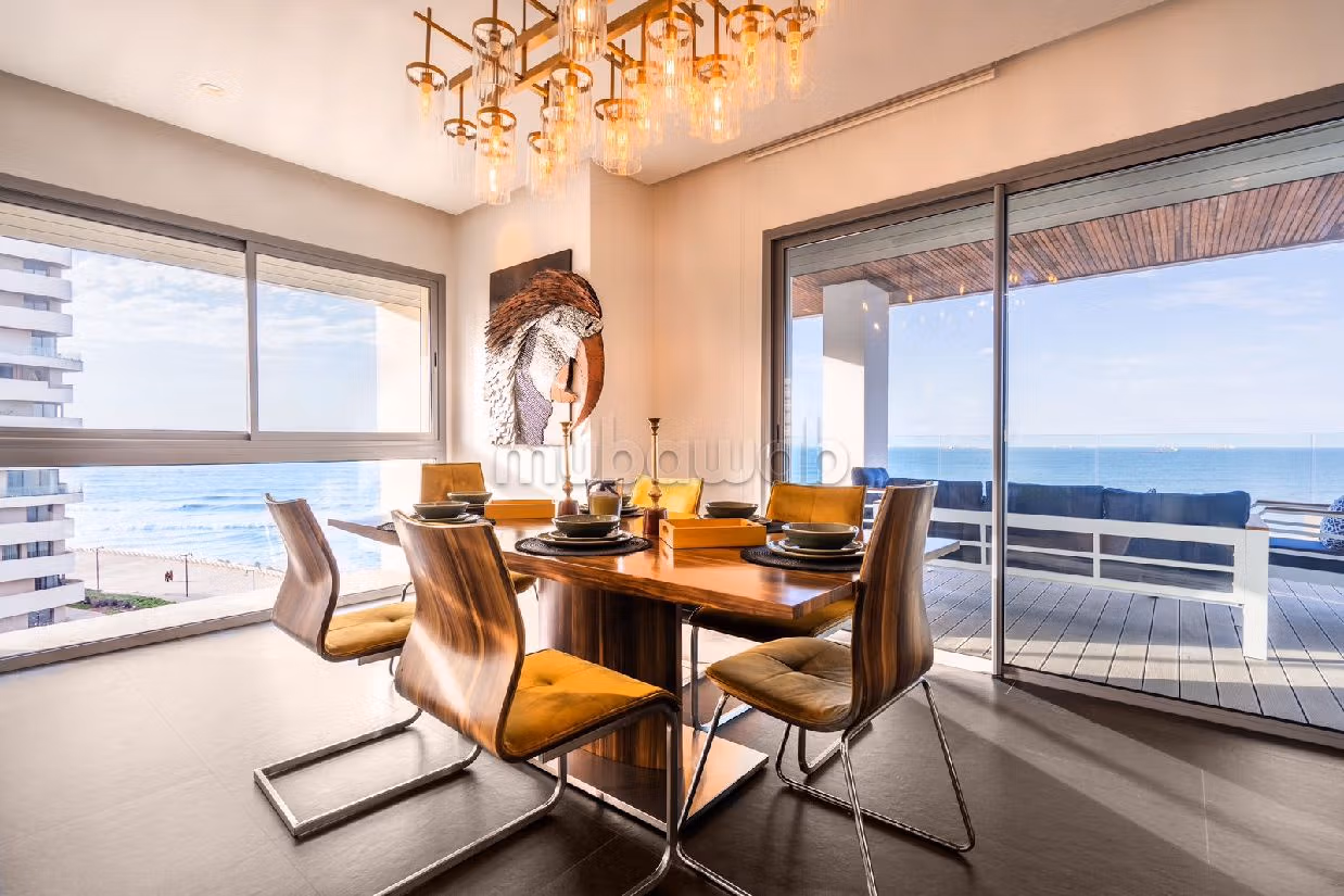 Se alquila este piso en Casablanca Marina. 4 habitaciones grandes. Bien amueblado