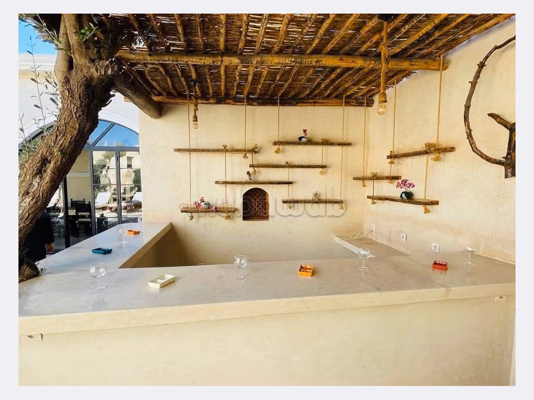 Villa's en luxe woningen beschikbaar in Route de l'Ourika. Oppervlakte 700 m². Gemeubileerd. 