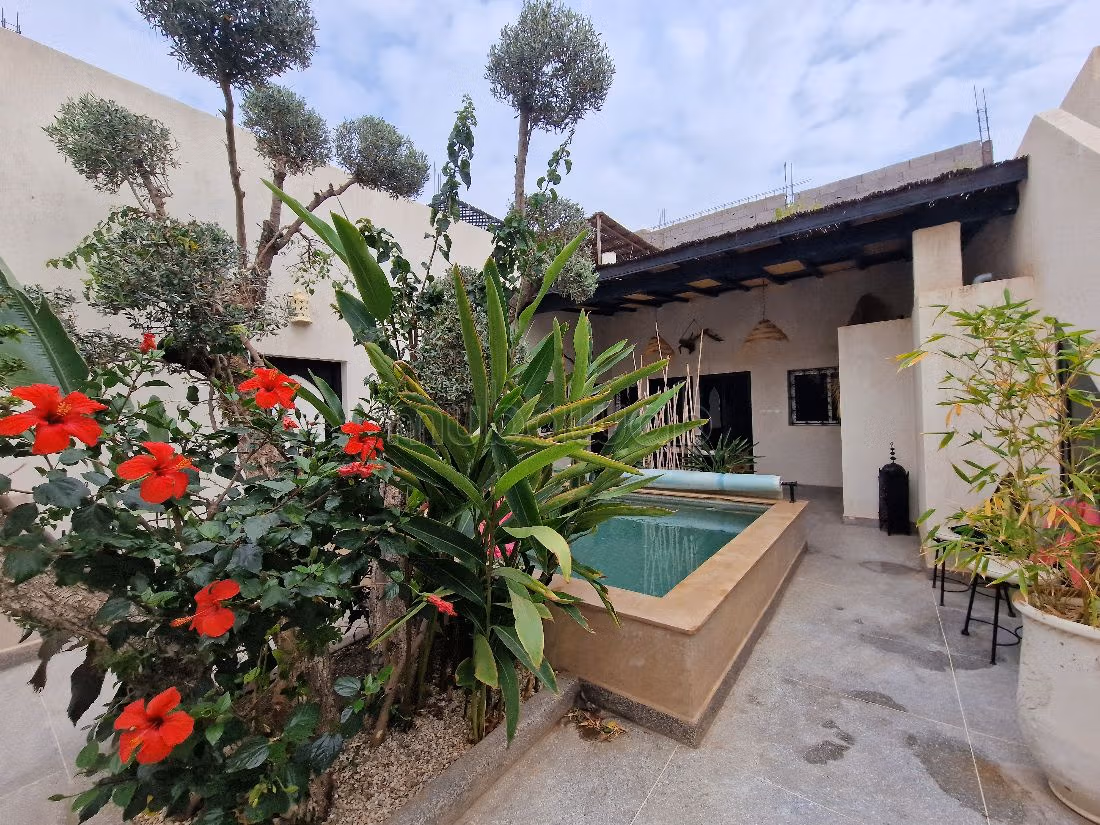 Villa's en luxe woningen beschikbaar in Route de l'Ourika. Oppervlakte 700 m². Gemeubileerd. 