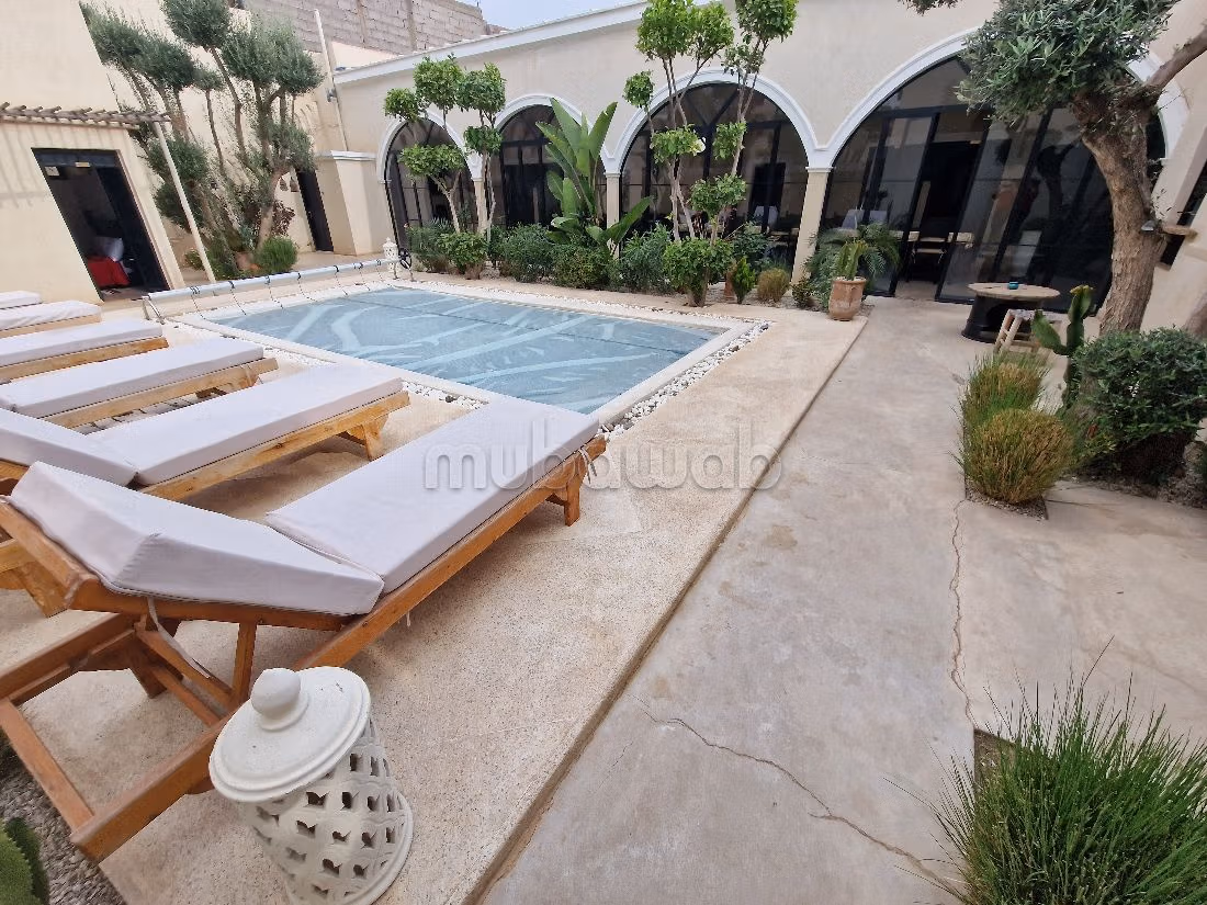 Villa's en luxe woningen beschikbaar in Route de l'Ourika. Oppervlakte 700 m². Gemeubileerd. 