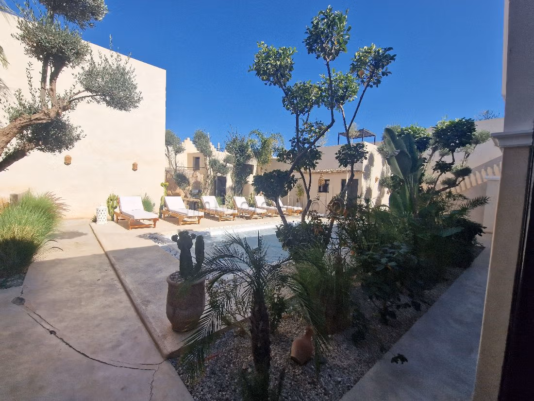 Villa's en luxe woningen beschikbaar in Route de l'Ourika. Oppervlakte 700 m². Gemeubileerd. 