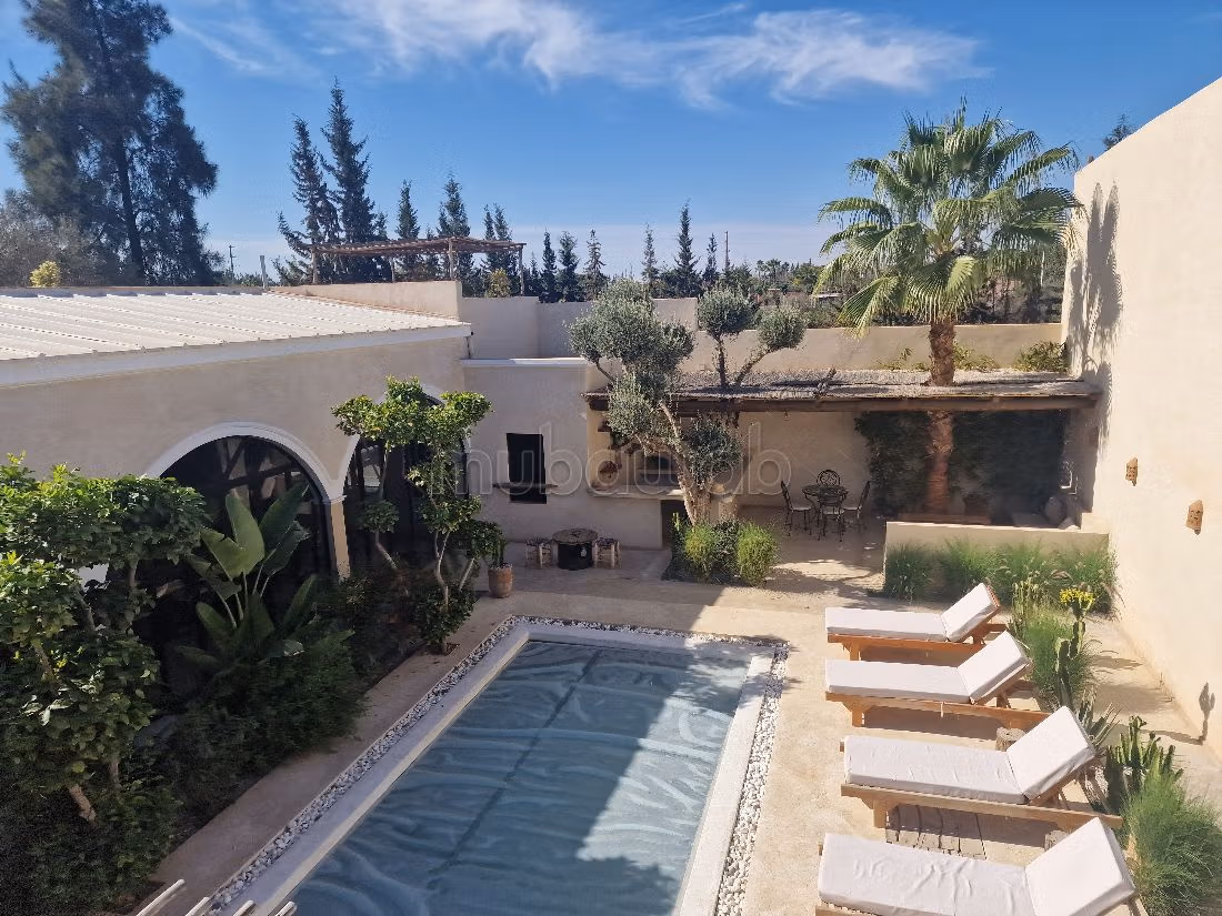Villa's en luxe woningen beschikbaar in Route de l'Ourika. Oppervlakte 700 m². Gemeubileerd. 