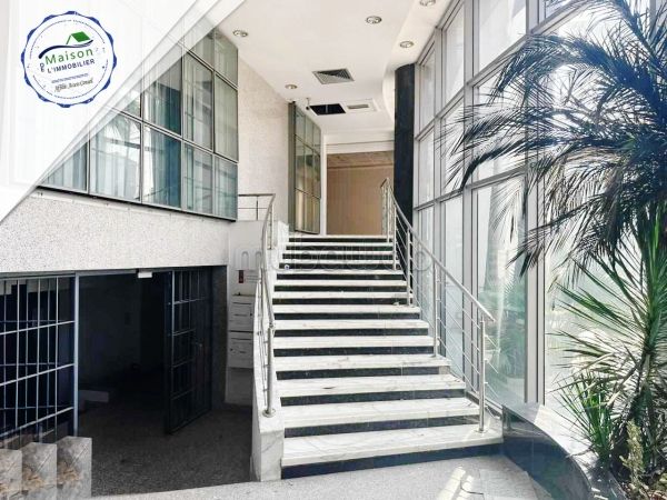 Ufficio da acquistare a Tunis Belvedere. Superficie 2373 m². Porta blindata, servizio di sicurezza. 